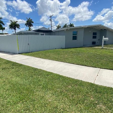 Nice Cottages Near Fiu Miami Exterior photo