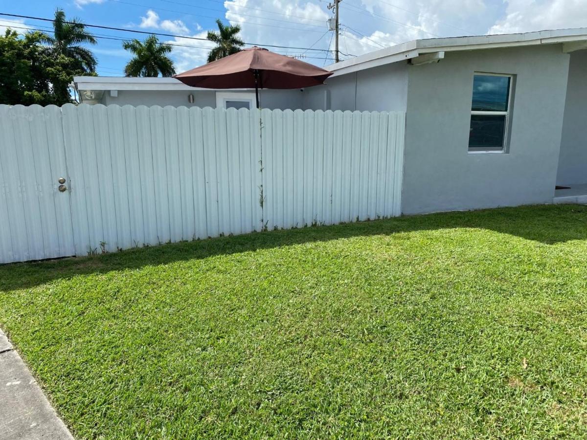 Nice Cottages Near Fiu Miami Exterior photo