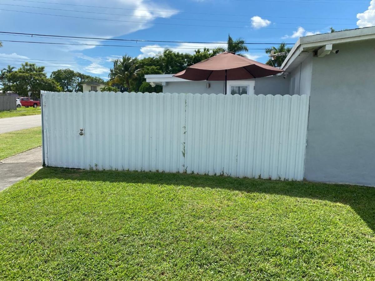 Nice Cottages Near Fiu Miami Exterior photo