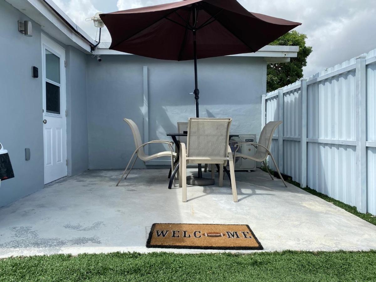 Nice Cottages Near Fiu Miami Exterior photo