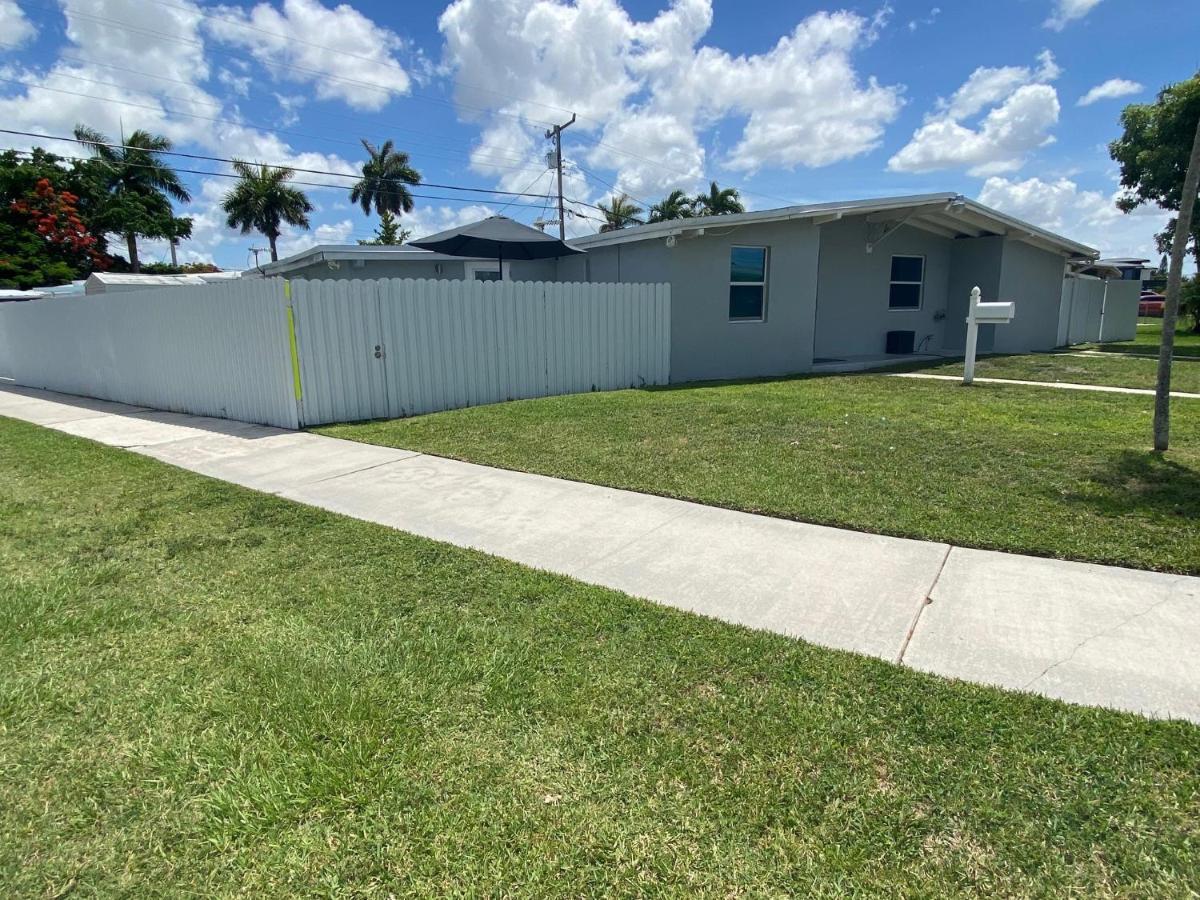 Nice Cottages Near Fiu Miami Exterior photo