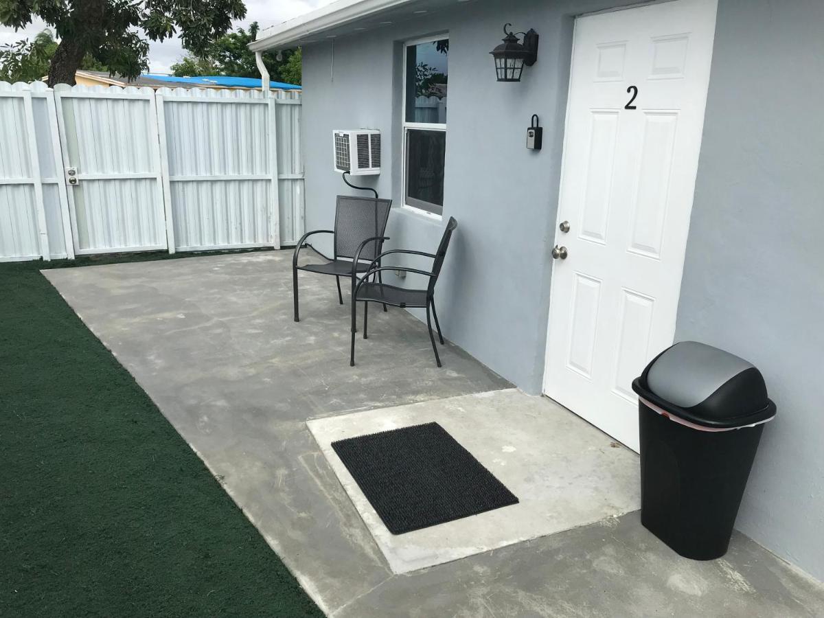 Nice Cottages Near Fiu Miami Exterior photo