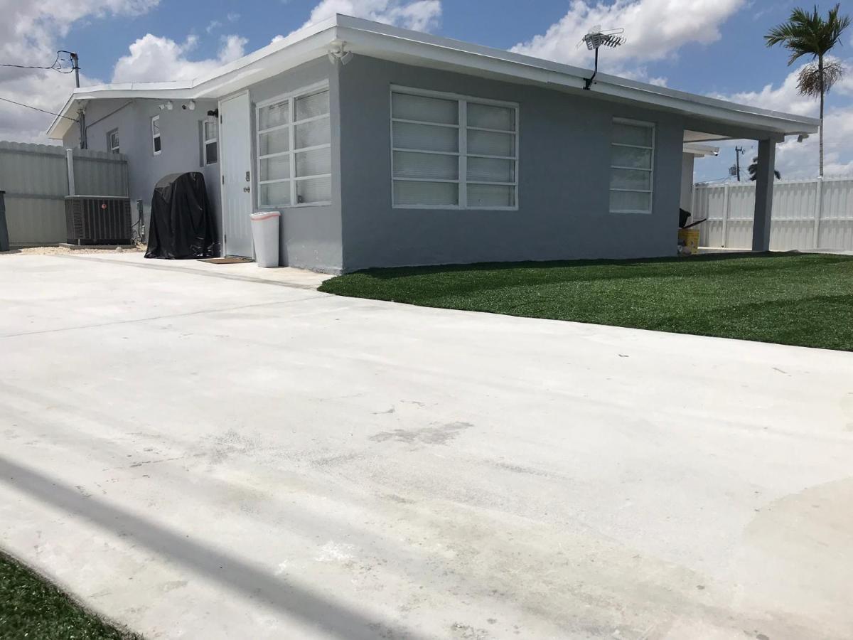 Nice Cottages Near Fiu Miami Exterior photo